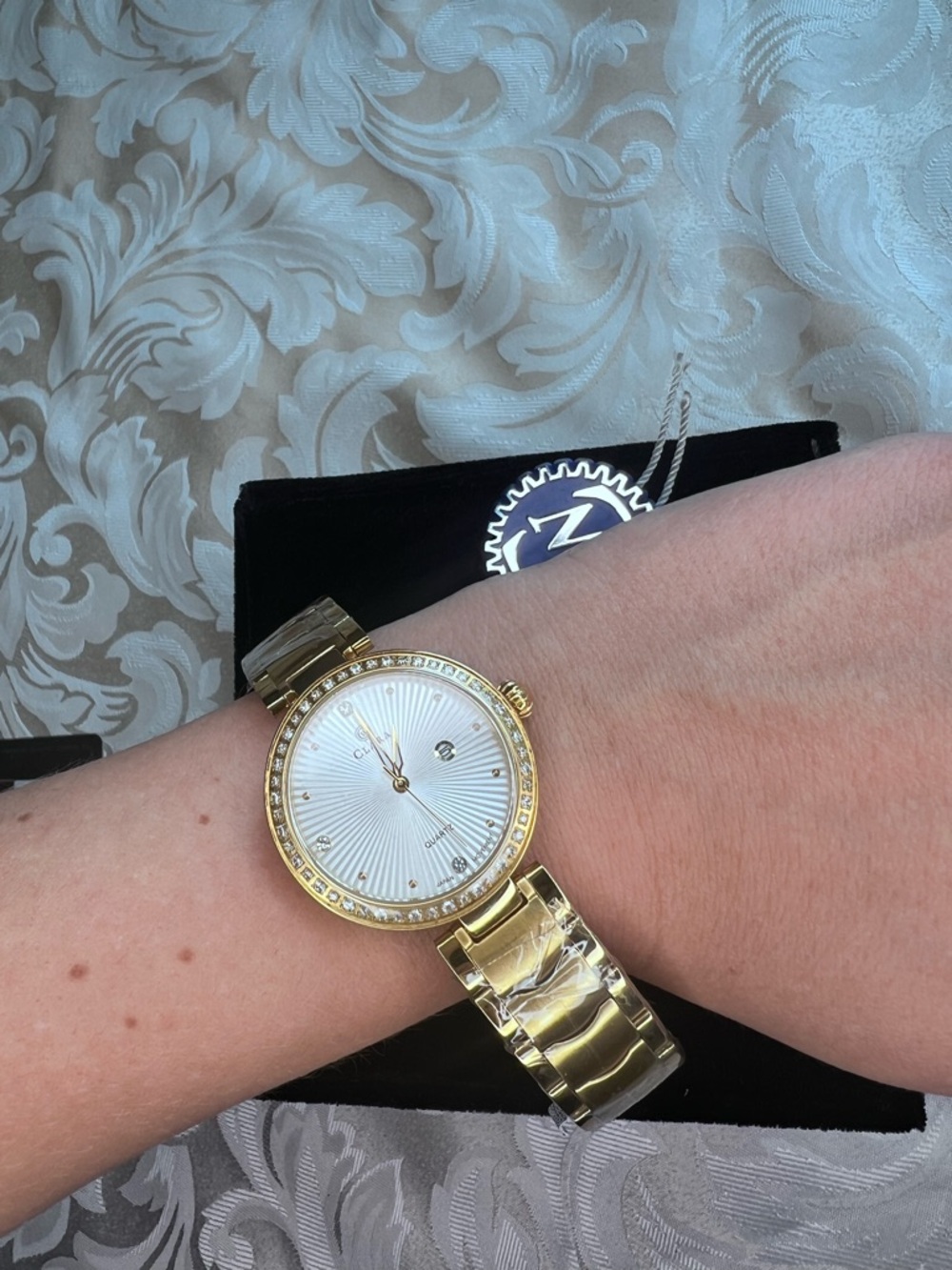 Clara Women’s Gold Tone Watch Crystal Bezel – Needs Battery – New w/ Box